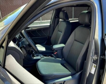 Черный Фольксваген Тигуан, объемом двигателя 2 л и пробегом 11 тыс. км за 7800 $, фото 14 на Automoto.ua