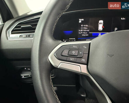 Черный Фольксваген Тигуан, объемом двигателя 2 л и пробегом 13 тыс. км за 27800 $, фото 19 на Automoto.ua