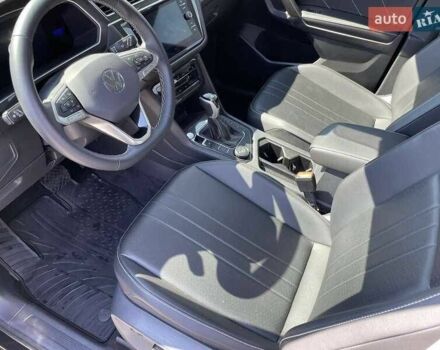 Чорний Фольксваген Тігуан, об'ємом двигуна 2 л та пробігом 54 тис. км за 21000 $, фото 4 на Automoto.ua