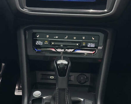 Черный Фольксваген Тигуан, объемом двигателя 1.98 л и пробегом 32 тыс. км за 33700 $, фото 33 на Automoto.ua