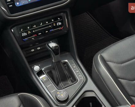 Черный Фольксваген Тигуан, объемом двигателя 1.98 л и пробегом 32 тыс. км за 33700 $, фото 38 на Automoto.ua