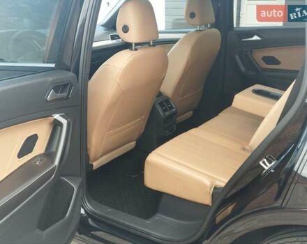 Чорний Фольксваген Тігуан, об'ємом двигуна 1.98 л та пробігом 28 тис. км за 27800 $, фото 10 на Automoto.ua