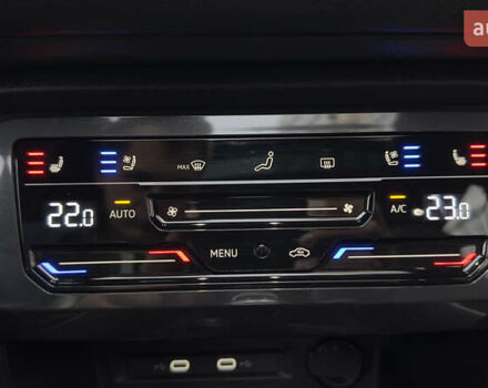 Черный Фольксваген Тигуан, объемом двигателя 1.98 л и пробегом 32 тыс. км за 33700 $, фото 52 на Automoto.ua