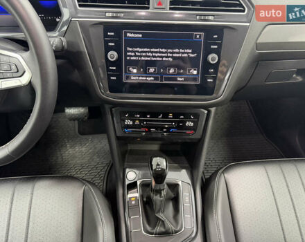 Черный Фольксваген Тигуан, объемом двигателя 2 л и пробегом 13 тыс. км за 27800 $, фото 16 на Automoto.ua