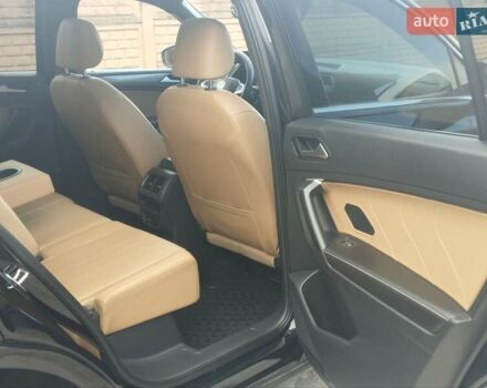 Чорний Фольксваген Тігуан, об'ємом двигуна 1.98 л та пробігом 28 тис. км за 27800 $, фото 9 на Automoto.ua