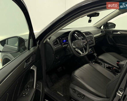 Черный Фольксваген Тигуан, объемом двигателя 2 л и пробегом 13 тыс. км за 27800 $, фото 23 на Automoto.ua