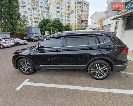 Чорний Фольксваген Тігуан, об'ємом двигуна 2 л та пробігом 16 тис. км за 42000 $, фото 2 на Automoto.ua