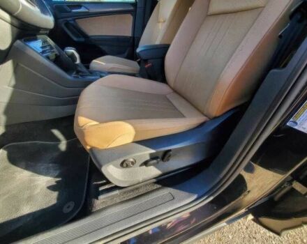 Черный Фольксваген Тигуан, объемом двигателя 2 л и пробегом 15 тыс. км за 11500 $, фото 12 на Automoto.ua