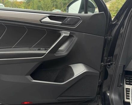 Чорний Фольксваген Тігуан, об'ємом двигуна 2 л та пробігом 30 тис. км за 19200 $, фото 12 на Automoto.ua