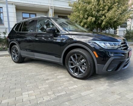 Черный Фольксваген Тигуан, объемом двигателя 2 л и пробегом 12 тыс. км за 25500 $, фото 3 на Automoto.ua