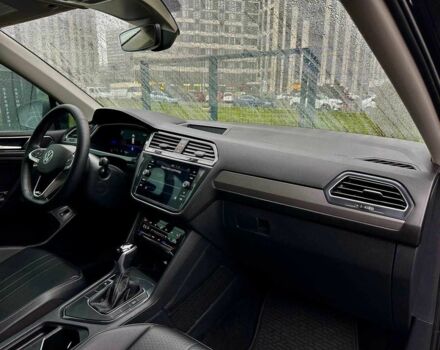 Черный Фольксваген Тигуан, объемом двигателя 2 л и пробегом 71 тыс. км за 27900 $, фото 16 на Automoto.ua