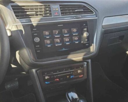 Черный Фольксваген Тигуан, объемом двигателя 2 л и пробегом 15 тыс. км за 11500 $, фото 15 на Automoto.ua