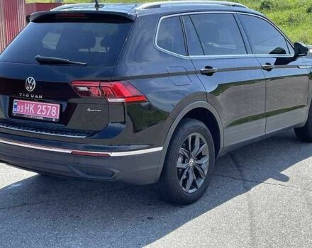Чорний Фольксваген Тігуан, об'ємом двигуна 2 л та пробігом 54 тис. км за 21000 $, фото 2 на Automoto.ua
