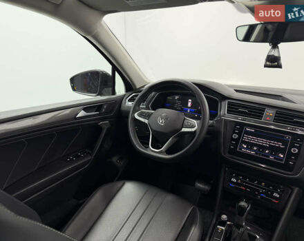 Черный Фольксваген Тигуан, объемом двигателя 2 л и пробегом 13 тыс. км за 27800 $, фото 22 на Automoto.ua