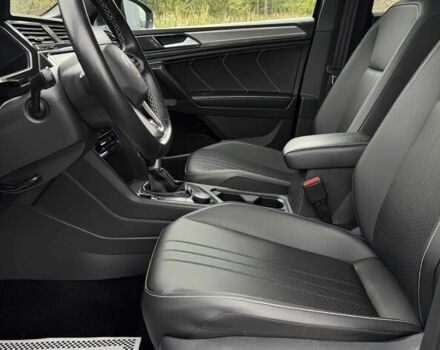 Чорний Фольксваген Тігуан, об'ємом двигуна 2 л та пробігом 30 тис. км за 19200 $, фото 9 на Automoto.ua