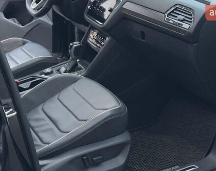 Черный Фольксваген Тигуан, объемом двигателя 1.98 л и пробегом 32 тыс. км за 33700 $, фото 66 на Automoto.ua