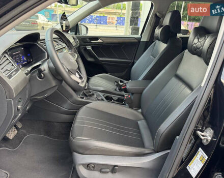 Черный Фольксваген Тигуан, объемом двигателя 1.98 л и пробегом 19 тыс. км за 27499 $, фото 13 на Automoto.ua