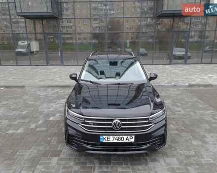 Чорний Фольксваген Тігуан, об'ємом двигуна 1.98 л та пробігом 4 тис. км за 28900 $, фото 2 на Automoto.ua