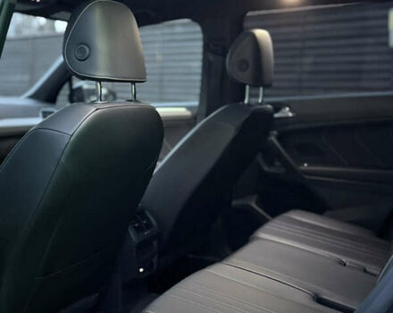 Чорний Фольксваген Тігуан, об'ємом двигуна 2 л та пробігом 17 тис. км за 31500 $, фото 5 на Automoto.ua