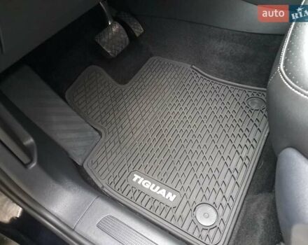 Чорний Фольксваген Тігуан, об'ємом двигуна 1.98 л та пробігом 4 тис. км за 28900 $, фото 21 на Automoto.ua