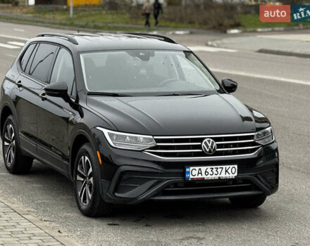 Черный Фольксваген Тигуан, объемом двигателя 2 л и пробегом 12 тыс. км за 25500 $, фото 1 на Automoto.ua