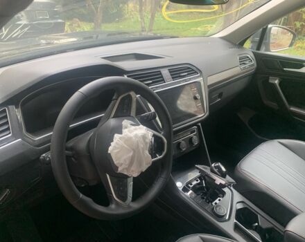 Чорний Фольксваген Тігуан, об'ємом двигуна 2 л та пробігом 14 тис. км за 12900 $, фото 4 на Automoto.ua