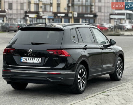 Черный Фольксваген Тигуан, объемом двигателя 2 л и пробегом 12 тыс. км за 25500 $, фото 5 на Automoto.ua
