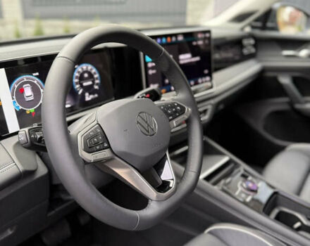 Чорний Фольксваген Тігуан, об'ємом двигуна 2 л та пробігом 1 тис. км за 48700 $, фото 5 на Automoto.ua