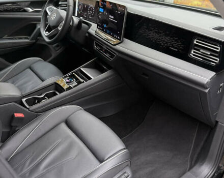 Чорний Фольксваген Тігуан, об'ємом двигуна 2 л та пробігом 1 тис. км за 48700 $, фото 12 на Automoto.ua