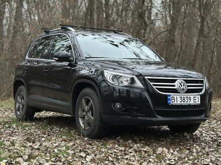 Черный Фольксваген Тигуан, объемом двигателя 1.97 л и пробегом 214 тыс. км за 13500 $, фото 1 на Automoto.ua