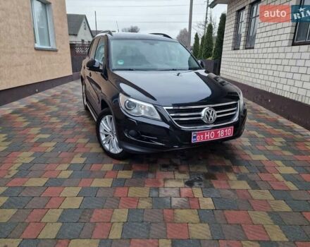 Чорний Фольксваген Тігуан, об'ємом двигуна 2 л та пробігом 247 тис. км за 13300 $, фото 1 на Automoto.ua