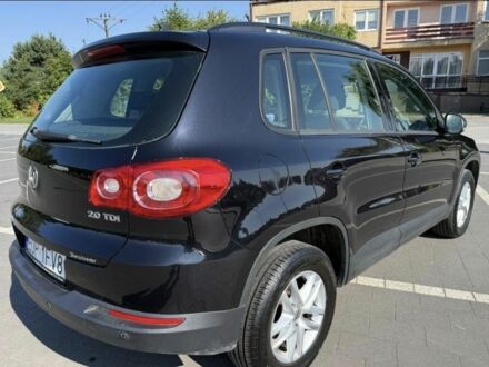 Черный Фольксваген Тигуан, объемом двигателя 2 л и пробегом 205 тыс. км за 4500 $, фото 1 на Automoto.ua