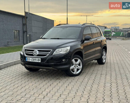 Черный Фольксваген Тигуан, объемом двигателя 2 л и пробегом 290 тыс. км за 10200 $, фото 1 на Automoto.ua