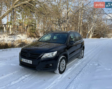 Черный Фольксваген Тигуан, объемом двигателя 1.97 л и пробегом 423 тыс. км за 11000 $, фото 1 на Automoto.ua