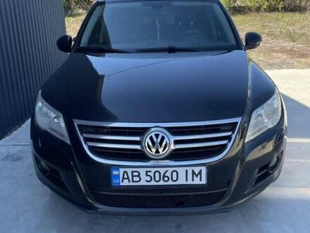 Чорний Фольксваген Тігуан, об'ємом двигуна 2 л та пробігом 300 тис. км за 9600 $, фото 1 на Automoto.ua