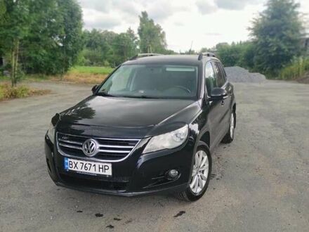 Черный Фольксваген Тигуан, объемом двигателя 2 л и пробегом 269 тыс. км за 12300 $, фото 1 на Automoto.ua
