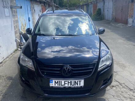 Черный Фольксваген Тигуан, объемом двигателя 2 л и пробегом 158 тыс. км за 10800 $, фото 1 на Automoto.ua