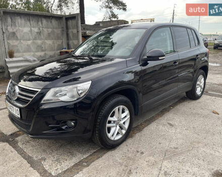 Черный Фольксваген Тигуан, объемом двигателя 2 л и пробегом 157 тыс. км за 9300 $, фото 1 на Automoto.ua