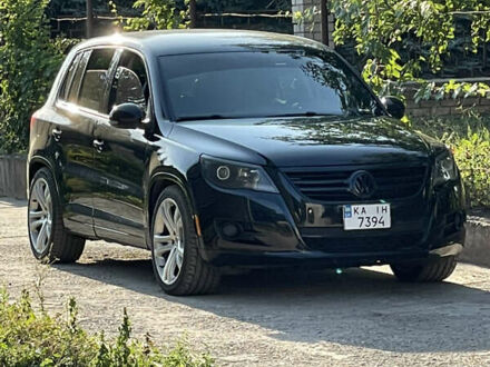 Черный Фольксваген Тигуан, объемом двигателя 2 л и пробегом 225 тыс. км за 9400 $, фото 1 на Automoto.ua