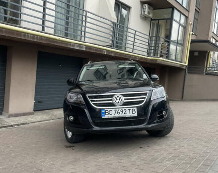 Черный Фольксваген Тигуан, объемом двигателя 2 л и пробегом 317 тыс. км за 10900 $, фото 1 на Automoto.ua