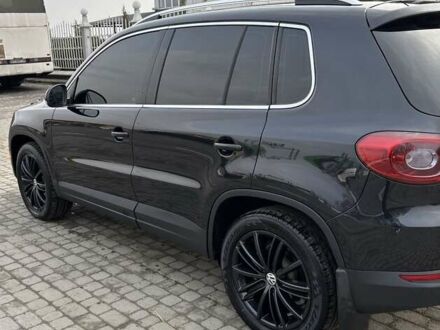 Черный Фольксваген Тигуан, объемом двигателя 2 л и пробегом 208 тыс. км за 10200 $, фото 1 на Automoto.ua