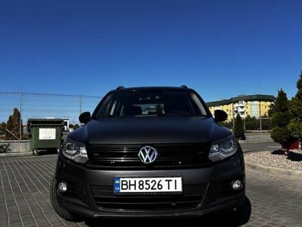 Черный Фольксваген Тигуан, объемом двигателя 1.97 л и пробегом 215 тыс. км за 15000 $, фото 1 на Automoto.ua