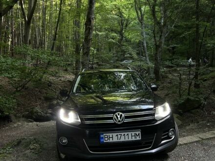 Фольксваген Тигуан 2014 в Одессе на Automoto.ua Черный Фольксваген Тигуан, объемом двигателя 2 л и пробегом 300 тыс. км за 15200 $, фото 1 на Automoto.ua