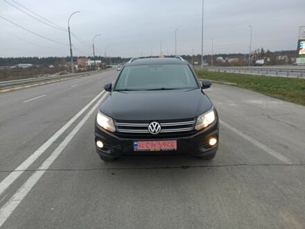 Черный Фольксваген Тигуан, объемом двигателя 2 л и пробегом 173 тыс. км за 285 $, фото 1 на Automoto.ua