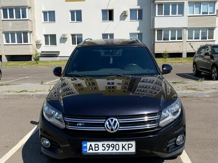 Черный Фольксваген Тигуан, объемом двигателя 2 л и пробегом 230 тыс. км за 12000 $, фото 1 на Automoto.ua