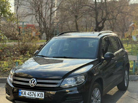 Черный Фольксваген Тигуан, объемом двигателя 2 л и пробегом 161 тыс. км за 15500 $, фото 1 на Automoto.ua