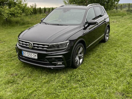 Фольксваген Тігуан 2017 у Чорткові на Automoto.ua Чорний Фольксваген Тігуан, об'ємом двигуна 1.98 л та пробігом 215 тис. км за 26500 $, фото 1 на Automoto.ua