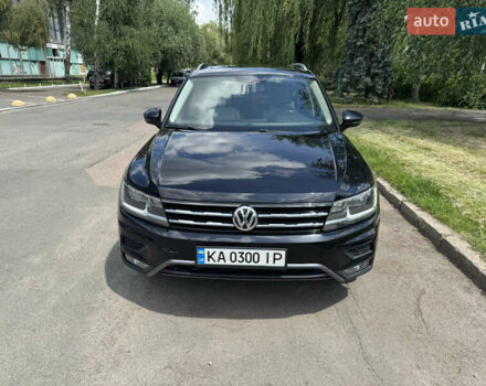 Чорний Фольксваген Тігуан, об'ємом двигуна 1.98 л та пробігом 121 тис. км за 19900 $, фото 1 на Automoto.ua