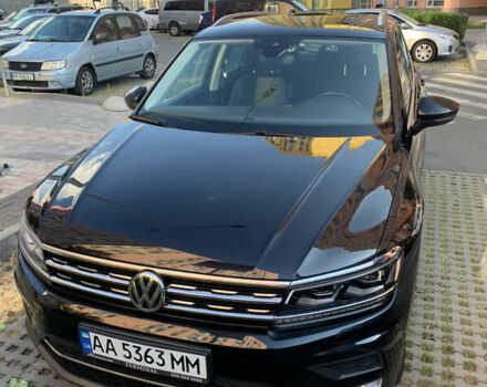 Чорний Фольксваген Тігуан, об'ємом двигуна 2 л та пробігом 190 тис. км за 28200 $, фото 1 на Automoto.ua