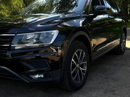 Чорний Фольксваген Тігуан, об'ємом двигуна 2 л та пробігом 176 тис. км за 17000 $, фото 1 на Automoto.ua